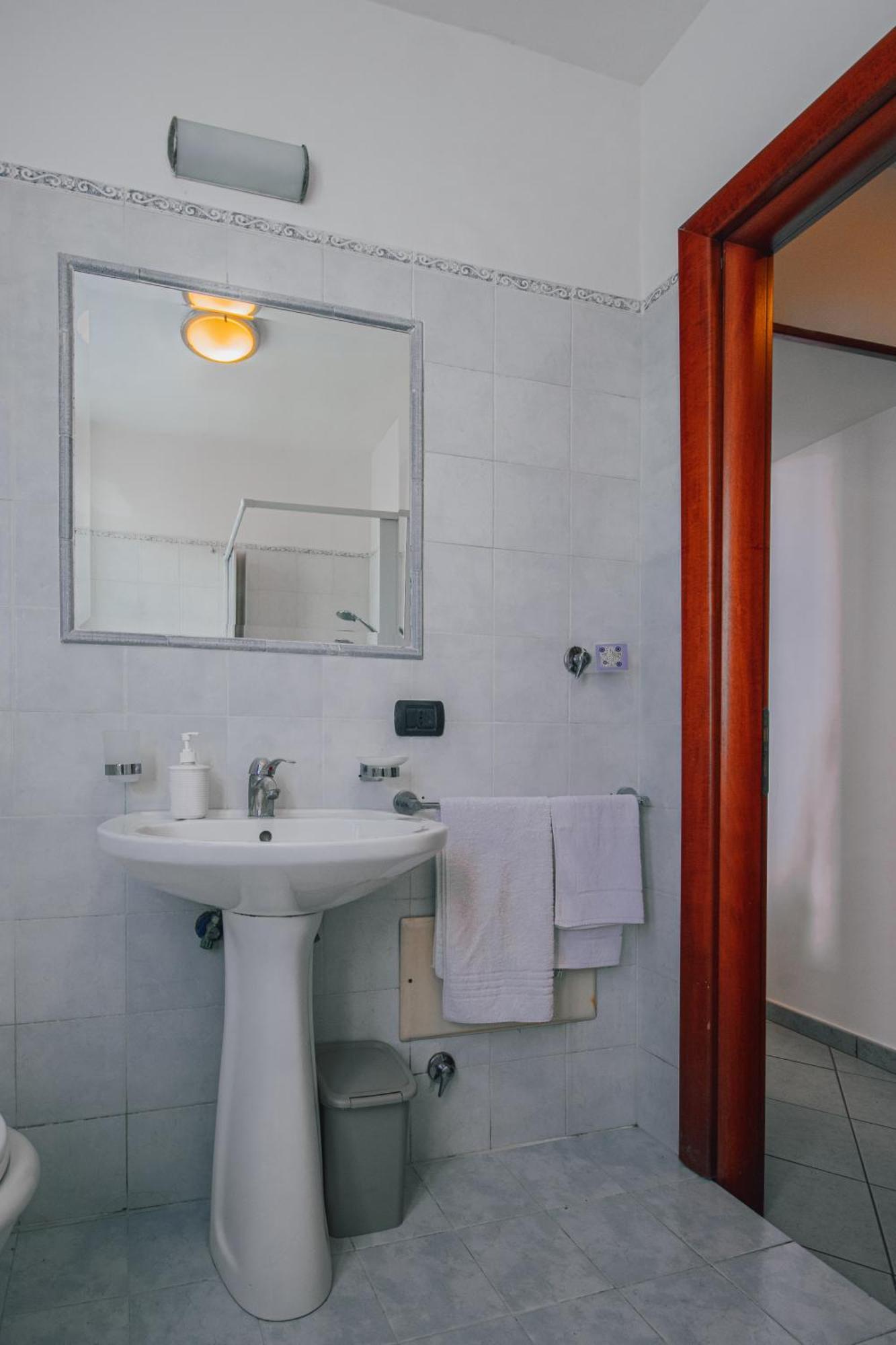 Panoramic - Demi House Apartment Napoli Bagian luar foto